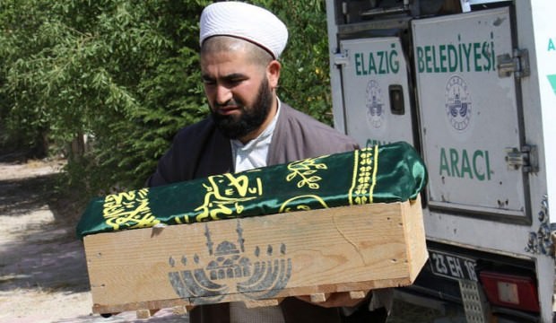 Annesi çöpe atmıştı! Yürekleri sızlatan olay...