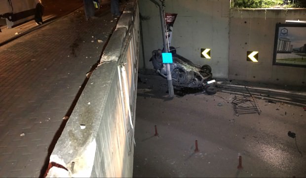 Babasından kaçırdığı otomobille köprüden uçtu