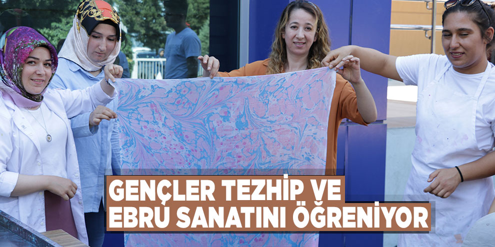 Gençler tezhip ve ebru sanatını öğreniyor
