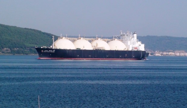 Dev tanker Çanakkale Boğazı’nı kapattı