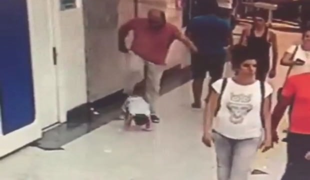 Küçük çocuğa tekme atan cani yakalandı