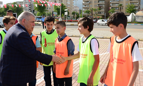 ONİKİŞUBATLI GENÇLER, SOKAK BASKETBOLUYLA EĞLENDİ