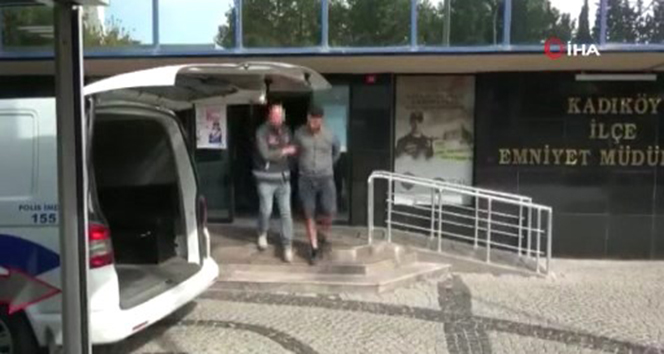 Kadıköy'de köpeği silahla öldürüp balkondan atan caniler yakalandı