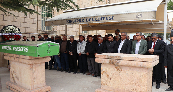 Neşet Ertaş'ın kardeşi Ayşe Garip son yolculuğuna uğurlandı