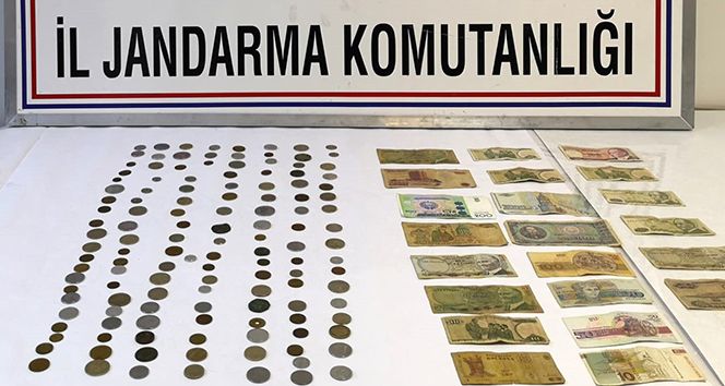Tarihi eser satıcısına suçüstü: 133 sikke ile 22 adet kağıt para ele geçirildi