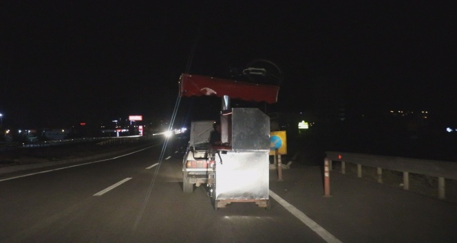 Ekmek teknesini canını hiçe sayarak taşıdı