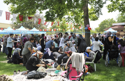 BÜYÜKŞEHİR’DEN ENGELLİLERE PİKNİK