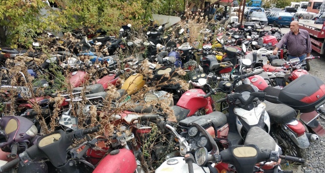 Yediemin otoparkları motosiklet mezarlığına döndü