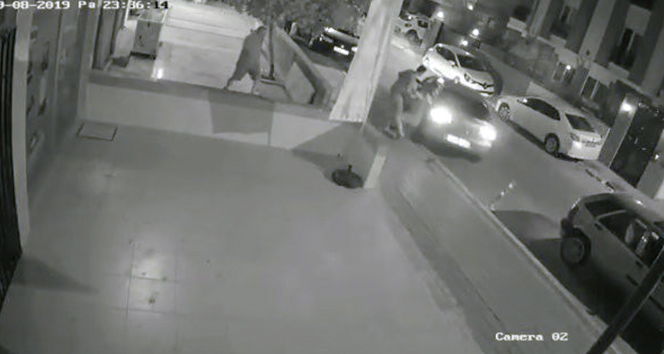 Otoparkta sopalı kavga!