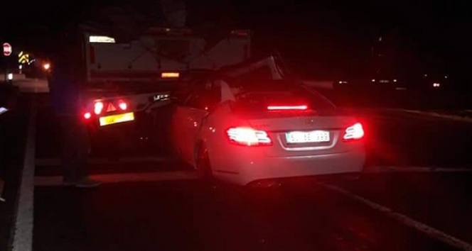 Tırın altına giren otomobil sürücüsü hayatını kaybetti