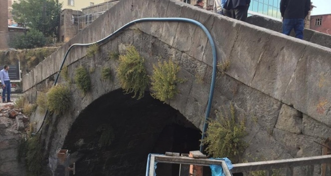 Otel yıkıldı tarihi eserler ortaya çıktı