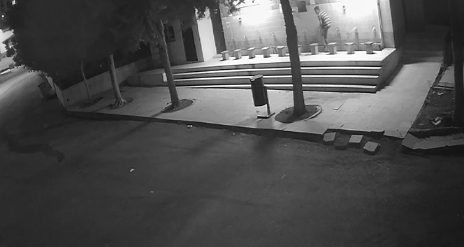 Okul ve camilerin musluklarını tekmeleyerek kırıp çaldı