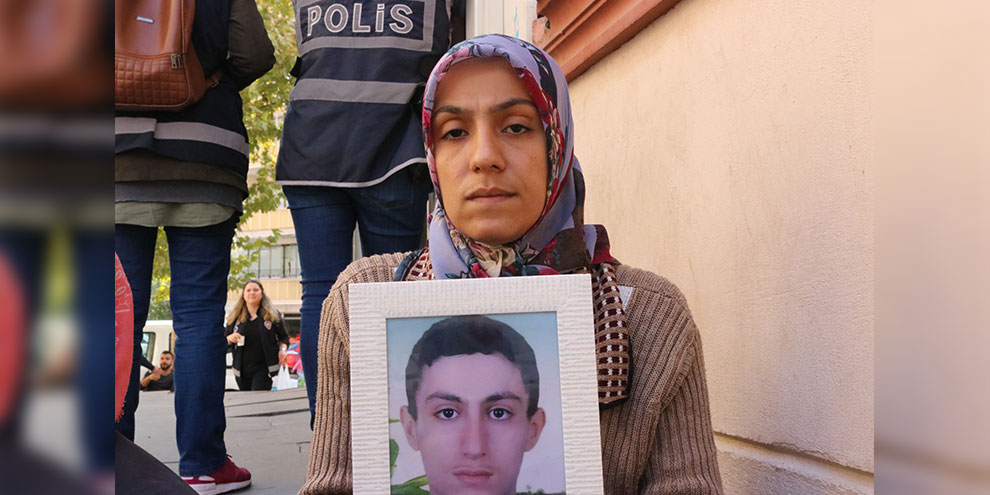 HDP binası önünde eylem yapan anneye tehdit!