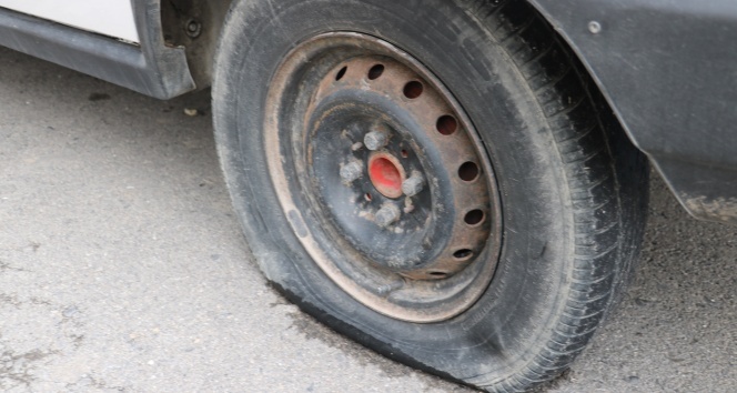 İşe gitmek için arabasının başına geldiğinde şok yaşadı