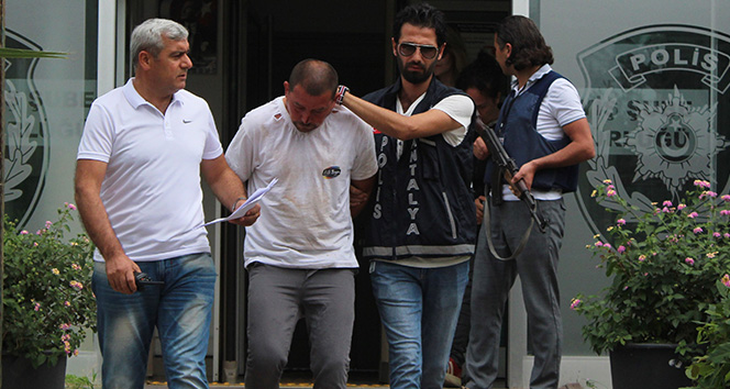 Öldürdüğü arkadaşını kanala atmaya çalışırken yakalanan sanık, yeniden hakim karşısında