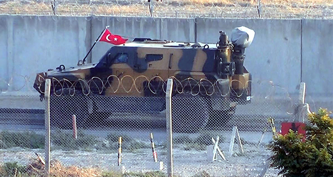 Sınırda askeri araç hareketliliği devam ediyor