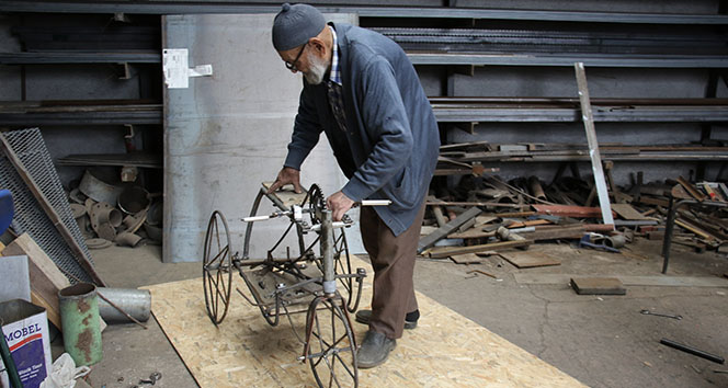 93 Yaşındaki Mehmet Dede gençlere taş çıkarıyor