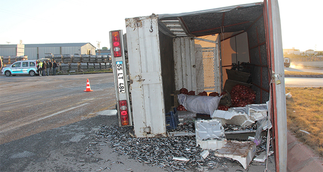 Sivas'ta tanker ile kamyonet çarpıştı: 2 yaralı