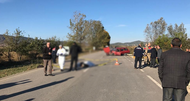 Servis aracıyla otomobil çarpıştı: 1 Ölü, 9 Yaralı