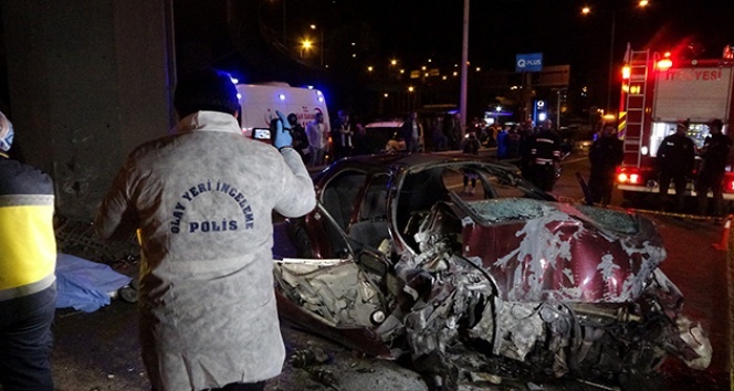 Gece yarısı feci kaza: 2 ölü, 3 yaralı