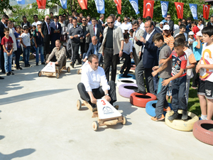 OKAY: "GELENEKSEL OYUNLAR ÖĞRETTİĞİMİZ GELECEĞİMİZLE YAN YANAYIZ"