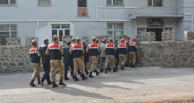 Muş'ta terör operasyonu: 6 muhtara gözaltı
