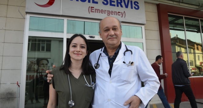 Baba ve kız aynı hastanede şifaya sebep oluyor