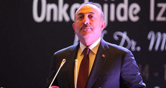 Bakan Çavuşoğlu, bu kez kürsüye annesini kanser sebebiyle kaybeden bir evlat olarak çıktı