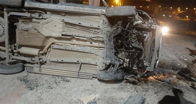 Kaldırıma çarpan araç takla attı: 2 yaralı