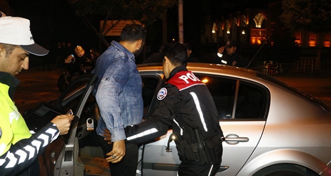 Adana'da polisten şok uygulaması!