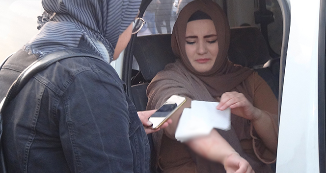 Taksim Meydanı'nda sevdiği köpek tarafından ısırılan kadın kanlar içerisinde kaldı