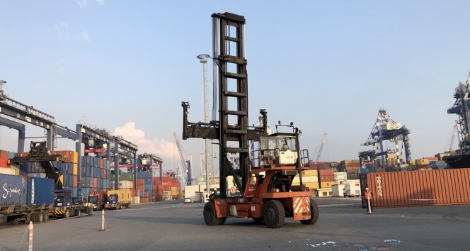 Tonlarca ağırlıktaki iş makinesinin altında kalarak feci şekilde can verdi