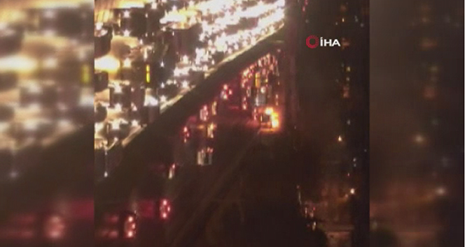 Servis aracı seyir halinde alev topuna döndü