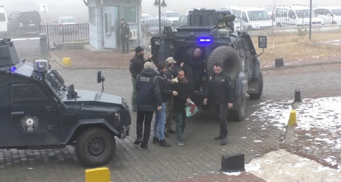 Kars'ta PKK/KCK'dan gözaltına alınan 9 kişi adliyeye getirildi