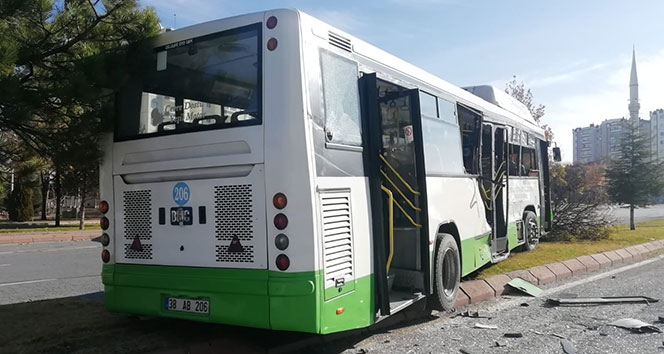 Kayseri'de beton mikseri, halk otobüsüne çarptı: 16 yaralı