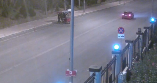 Engellinin simit tezgahını çaldılar