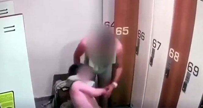 Otizmli çocuğun yaşam koçu tarafından darp edildiği anlar kamerada