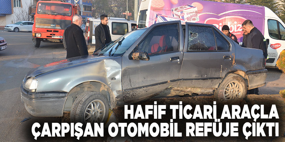 Hafif ticari araçla çarpışan otomobil refüje çıktı: 1 yaralı