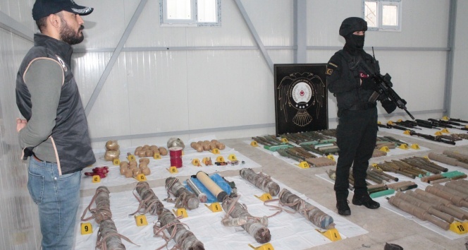 Diyarbakır'da PKK cephaneliği ele geçirildi