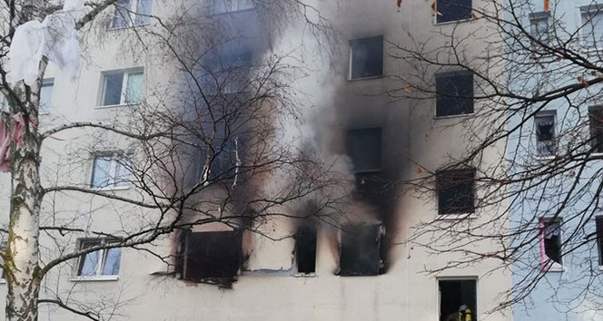 Almanya'da apartman dairesinde patlama: 25 yaralı