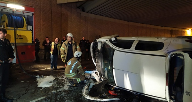 İstanbul'da otomobil alt geçide düştü: 1 yaralı