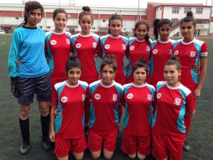 GENÇ KIZLAR FIRTINA GİBİ