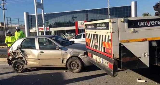 Vinç kırmızı ışıkta 8 araca çarptı: 5 yaralı