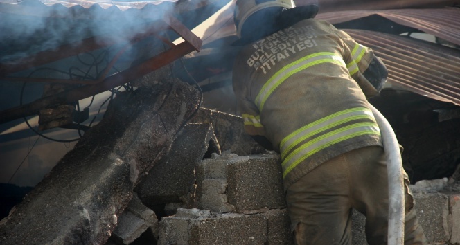 İzmir'deki fabrika yangınında zarar 5 milyon TL