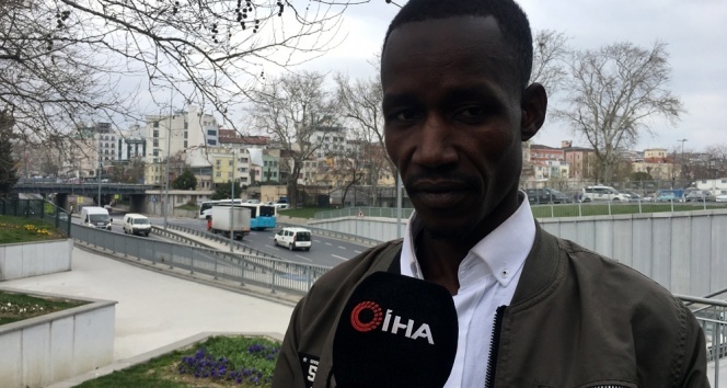 Senegalli turiste hakaret eden taksiciye para cezası