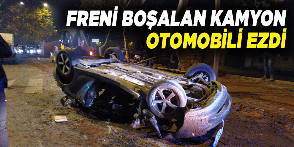 Freni boşalan kamyon otomobili ezdi: 2 yaralı
