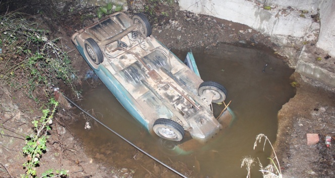 Suya düşen otomobilde can pazarı: 10 saat kurtarılmayı bekledi