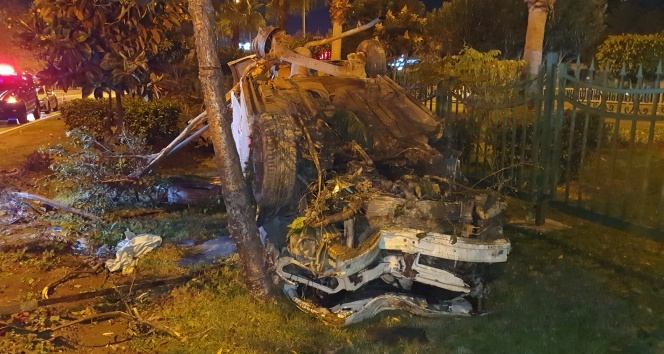 Hurda yığınına dönen araçtan sağ çıktı