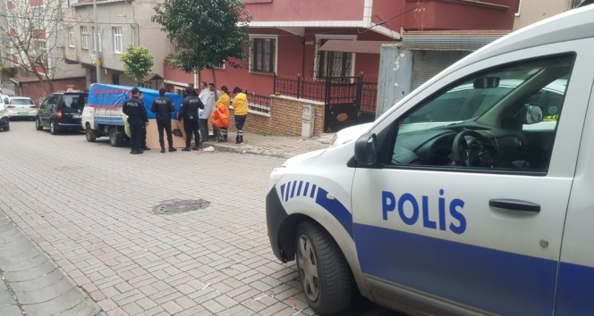 Güngören'de kamyonetin altında erkek cesedi bulundu