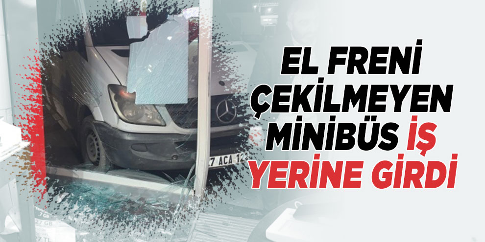 El freni çekilmeyen minibüs iş yerine daldı